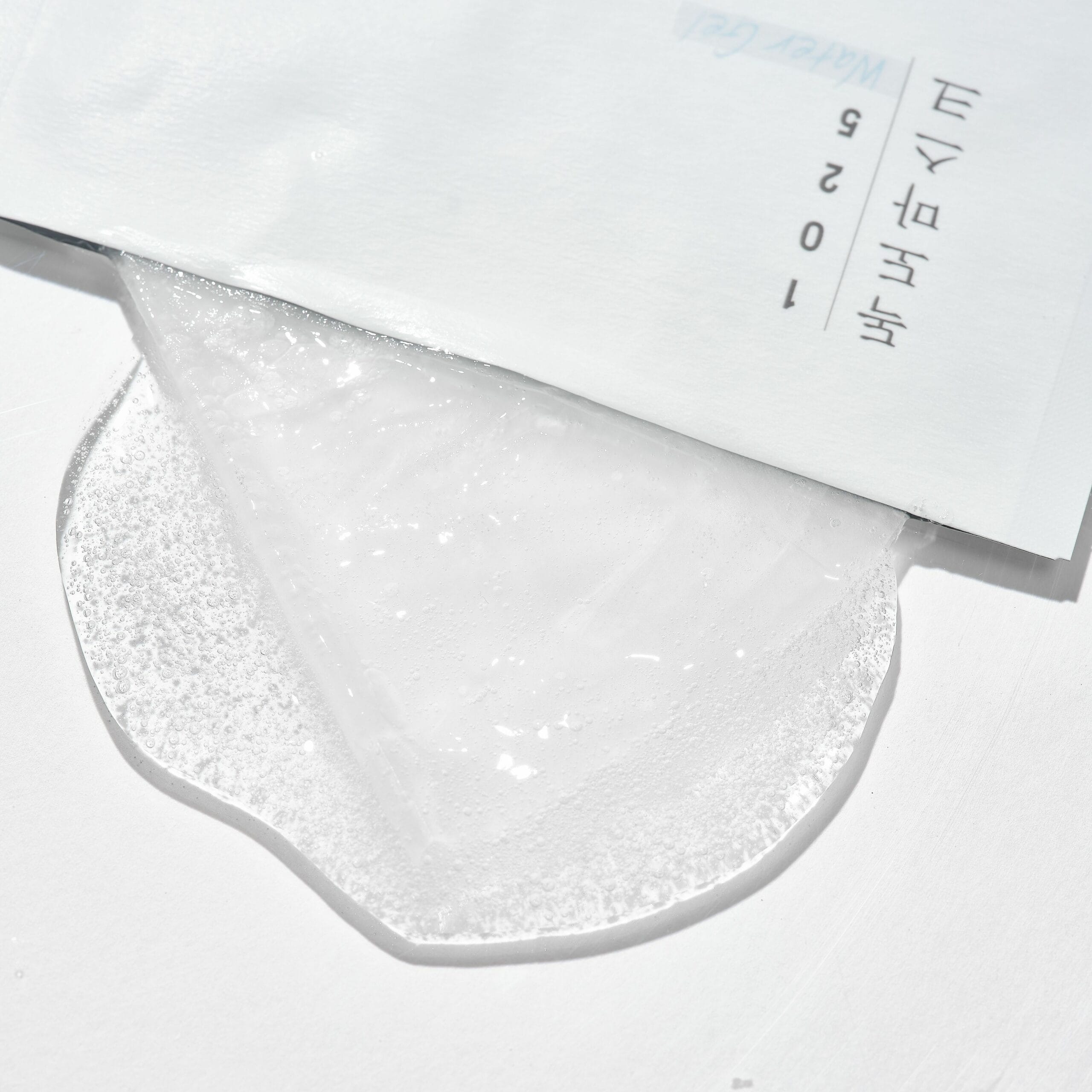 Зволожувальна тканинна маска з морською водою ROUND LAB 1025 Dokdo Water Gel Mask Sheet 1